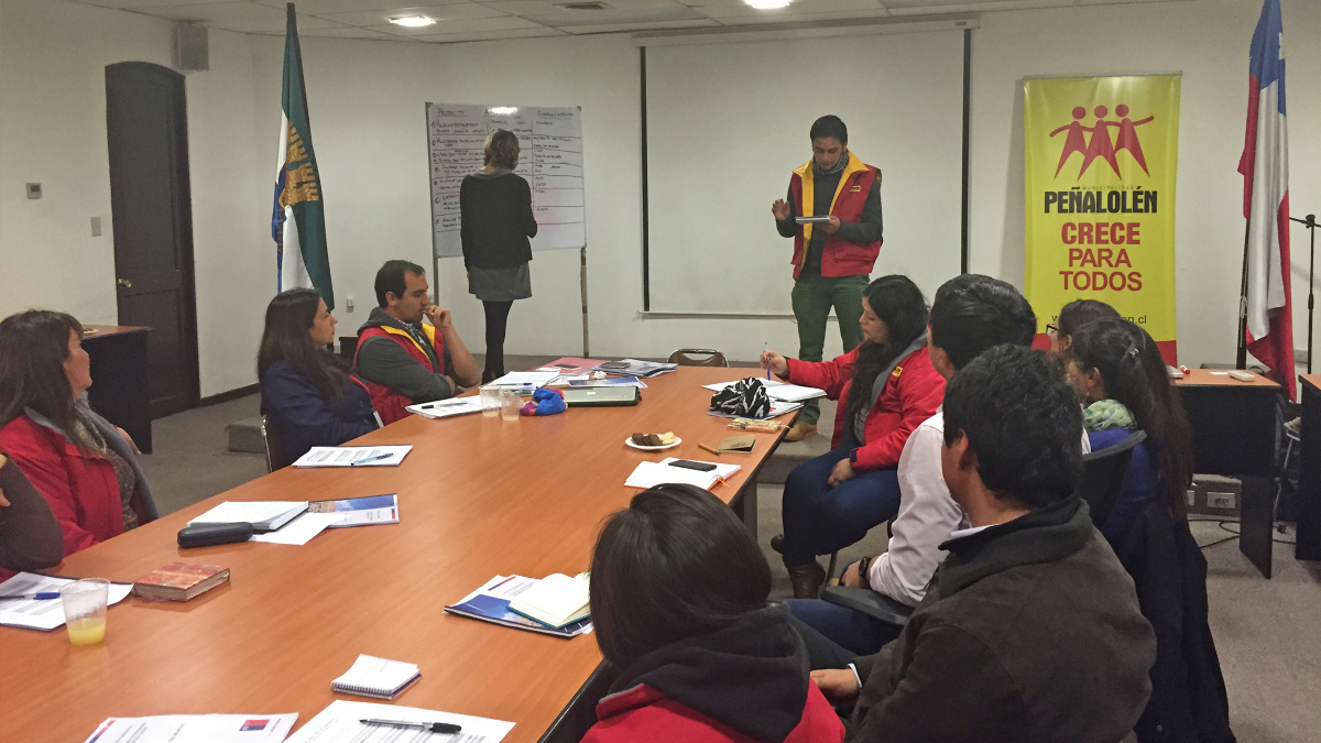 Taller en Peñalolén: presentación de los resultados de trabajo en grupos
